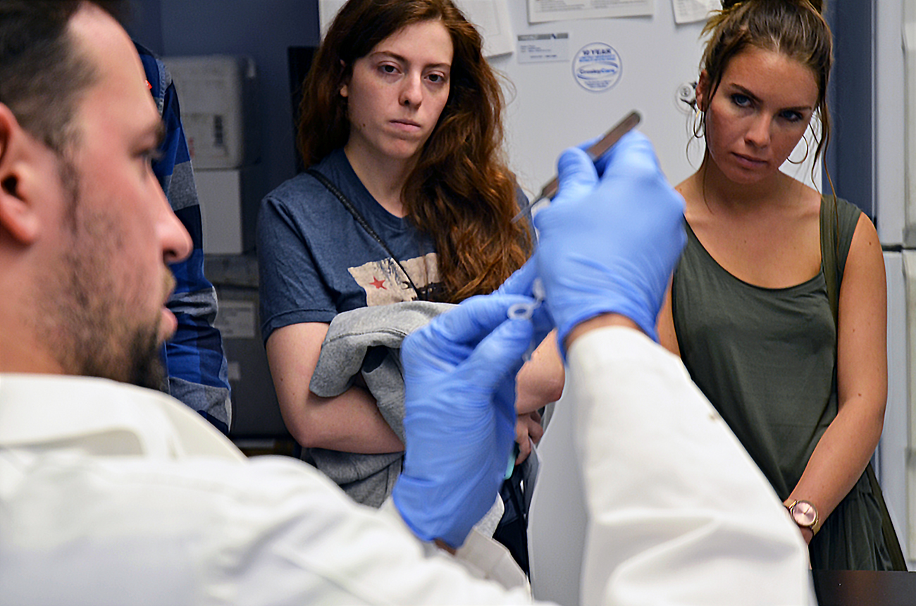 Observing Research in Action – SEA-PHAGES Students Visit Miner Lab